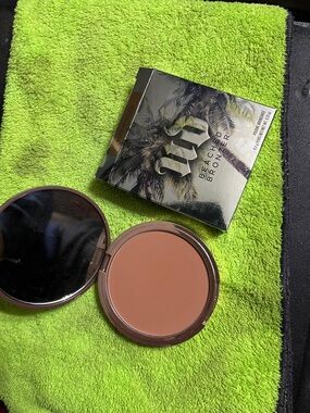 Urban Decay Beached Bronzer Compact — Matte Sun-Kissed
